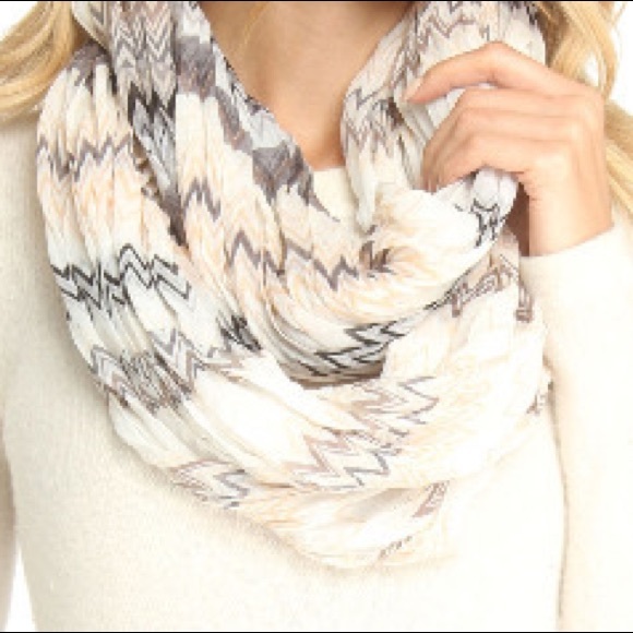 Big Buddha Infinity Scarf in Zigzag - Picture 2 of 2